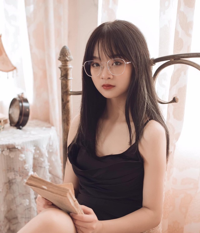 Hot girl trường Luật được phong 'thánh nữ bida', nổi 3 đêm hút 3 triệu người theo dõi - Ảnh 2 Hot girl trường Luật được phong 'thánh nữ bida', nổi 3 đêm hút 3 triệu người theo dõi - Ảnh 2