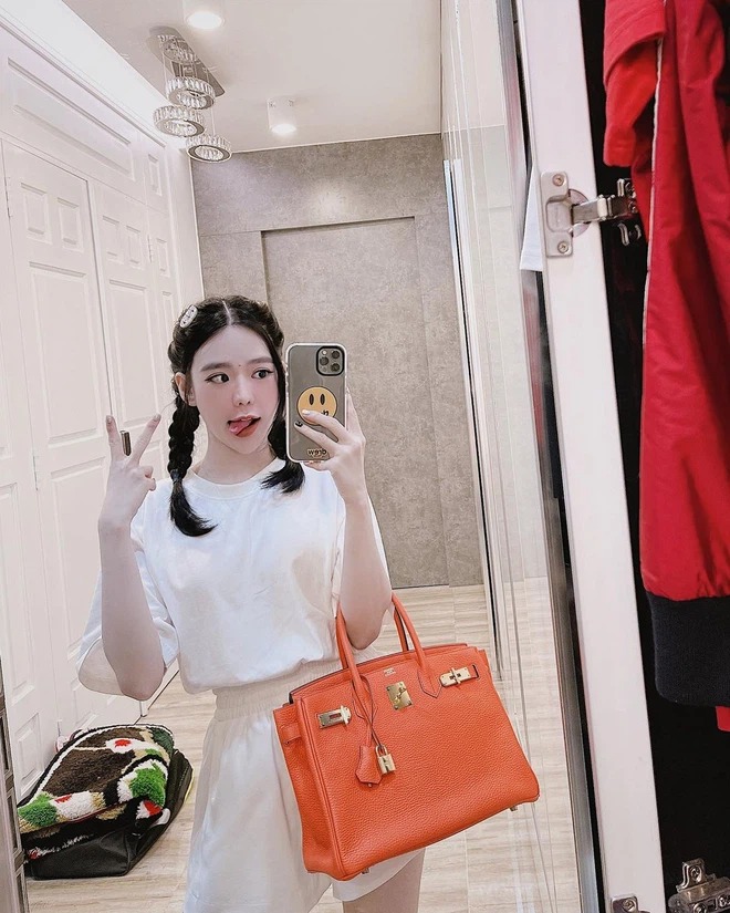 Khi người giàu đãng trí: Quên túi Dior gần 100 triệu từ hôm trước tới hôm sau mới nhớ - Ảnh 5 Khi người giàu đãng trí: Quên túi Dior gần 100 triệu từ hôm trước tới hôm sau mới nhớ - Ảnh 5