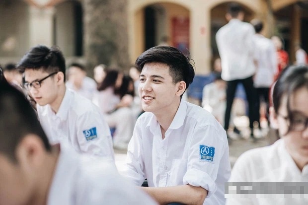 Không nhận ra 'hot boy cầm cờ' năm nào sau 4 năm từng khiến MXH 'chao đảo' - Ảnh 7 Không nhận ra 'hot boy cầm cờ' năm nào sau 4 năm từng khiến MXH 'chao đảo' - Ảnh 7