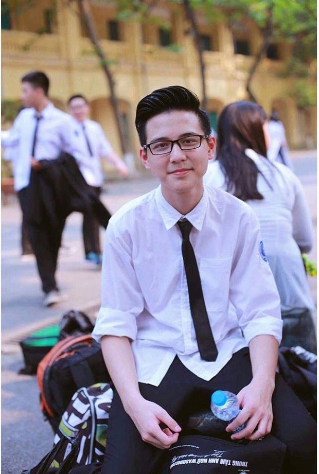 Không nhận ra 'hot boy cầm cờ' năm nào sau 4 năm từng khiến MXH 'chao đảo' - Ảnh 2 Không nhận ra 'hot boy cầm cờ' năm nào sau 4 năm từng khiến MXH 'chao đảo' - Ảnh 2