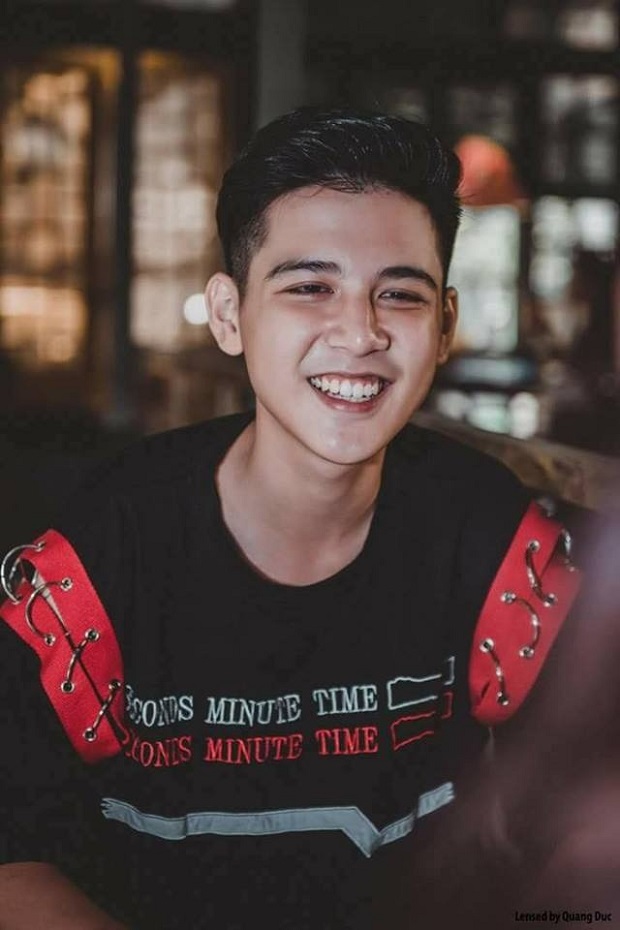 Không nhận ra 'hot boy cầm cờ' năm nào sau 4 năm từng khiến MXH 'chao đảo' - Ảnh 4 Không nhận ra 'hot boy cầm cờ' năm nào sau 4 năm từng khiến MXH 'chao đảo' - Ảnh 4