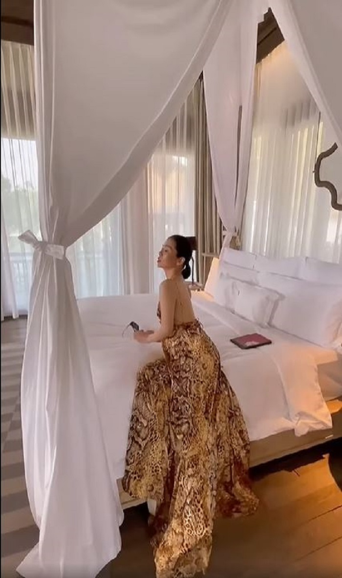 Lệ Quyên lả lướt trước ống kính của Lâm Bảo Châu, phụ nữ khi yêu lạ lùng thật! (ảnh chụp màn hình) Lệ Quyên lả lướt trước ống kính của Lâm Bảo Châu, phụ nữ khi yêu lạ lùng thật! (ảnh chụp màn hình)