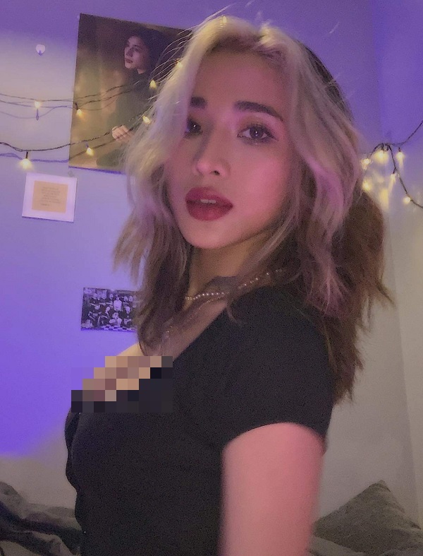 Hot girl streamer đua nhau câu like bằng thử thách khắc tên fan bằng son lên người - Ảnh 1 Hot girl streamer đua nhau câu like bằng thử thách khắc tên fan bằng son lên người - Ảnh 1