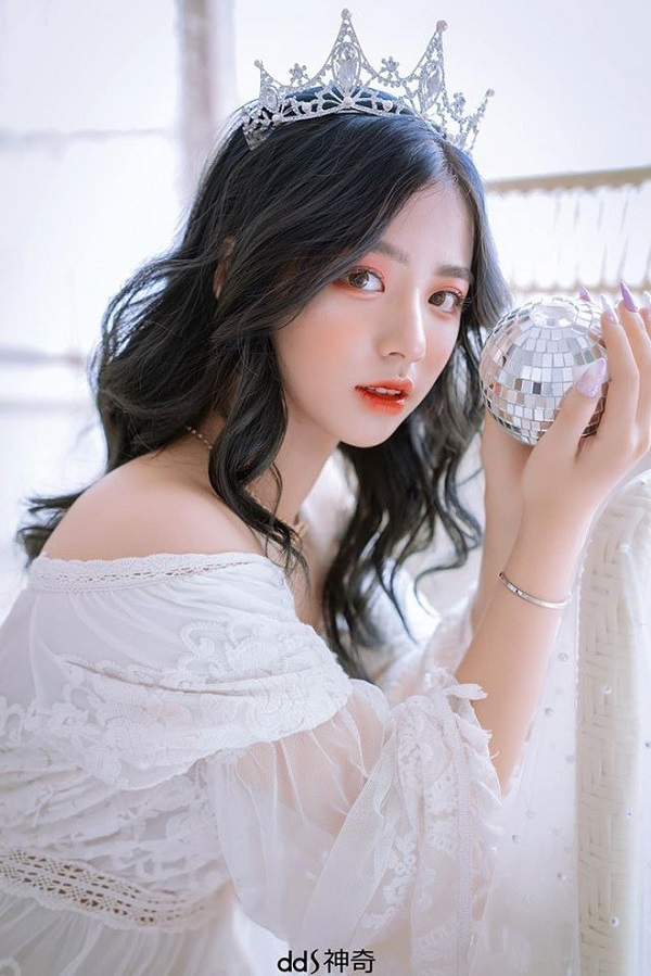 Cô gái nổi bật nhất ĐH Kinh tế Quốc dân nếu không được nhắc tới ở danh sách này quả thực là một điều thiếu sót. So với Ngọc Trân, Phan Hằng cũng là một đối thủ không hề kém cạnh ở mọi mặt.