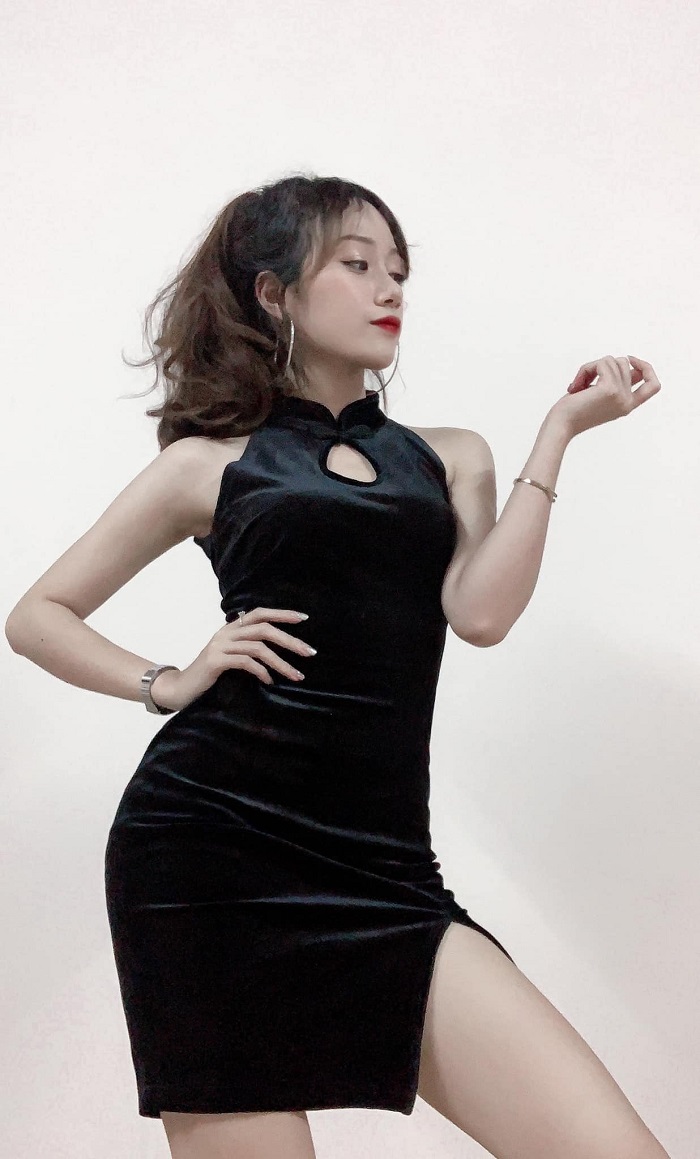 Hot hơn cả Lê Bống, 'cô giáo dạy nhảy' Hoa Hanassi khiến dân tình 'đứng ngồi không yên' - Ảnh 5 Hot hơn cả Lê Bống, 'cô giáo dạy nhảy' Hoa Hanassi khiến dân tình 'đứng ngồi không yên' - Ảnh 5