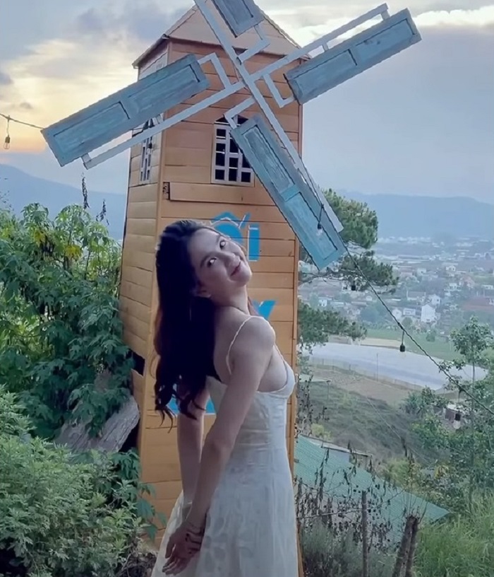 Ngọc Trinh bị người qua đường quay lén, vô tình phơi bày nhan sắc thật tuổi 31 - Ảnh 3