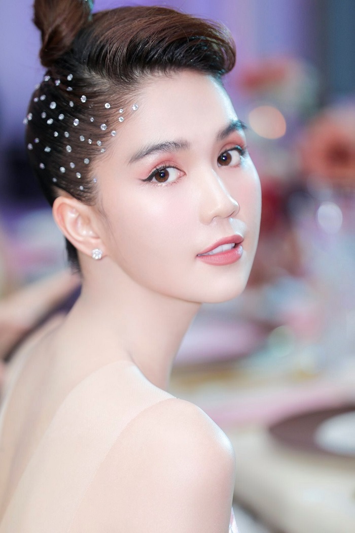 Ngọc Trinh bị người qua đường quay lén, vô tình phơi bày nhan sắc thật tuổi 31 - Ảnh 4