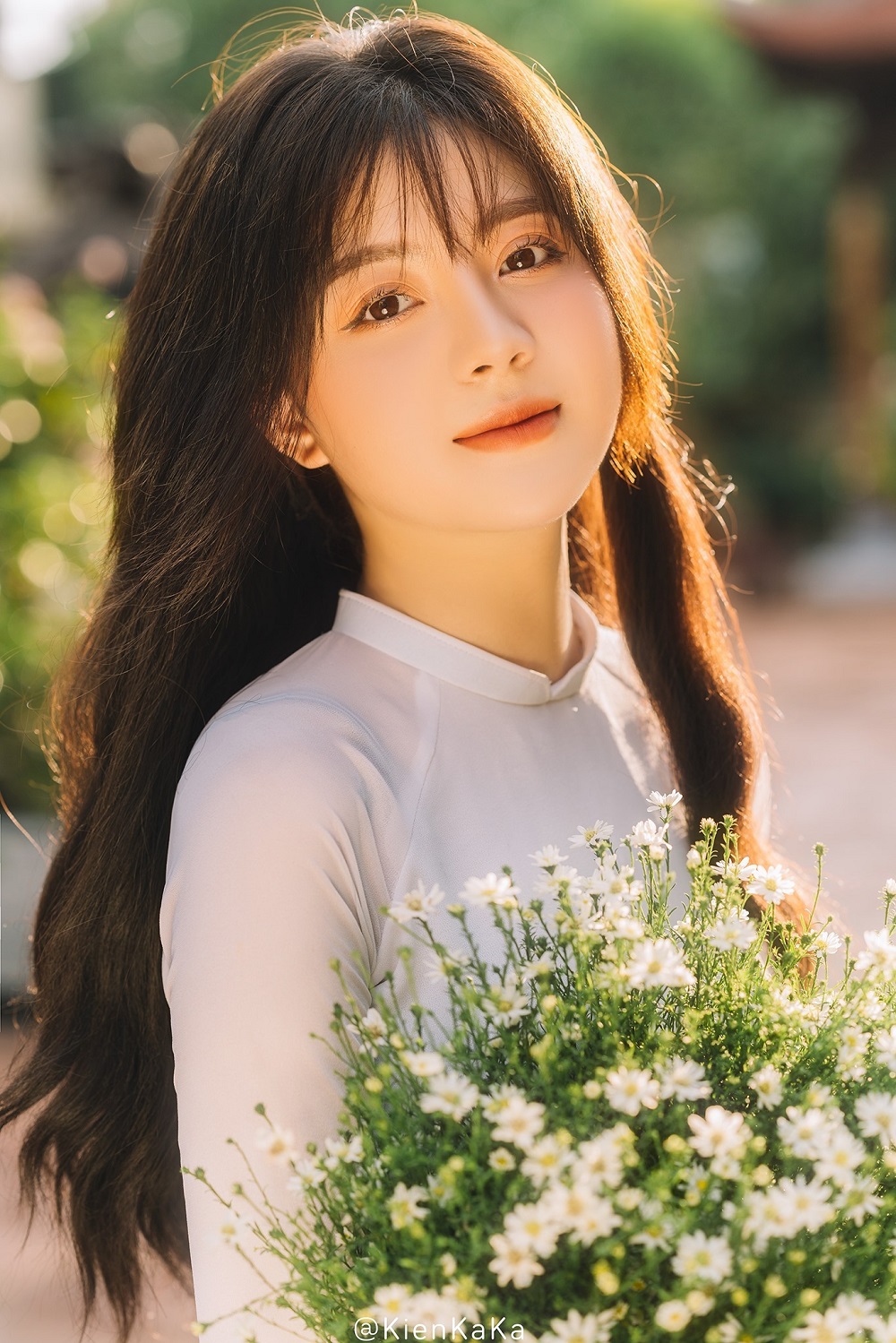 Cô hiện hoạt động trong lĩnh vực mẫu ảnh