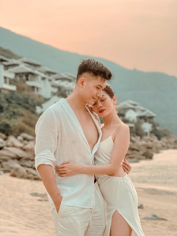 Lệ Quyên và Lâm Bảo Châu thoải mái khoe ảnh tình tứ (ảnh FBNV) Lệ Quyên và Lâm Bảo Châu thoải mái khoe ảnh tình tứ (ảnh FBNV)