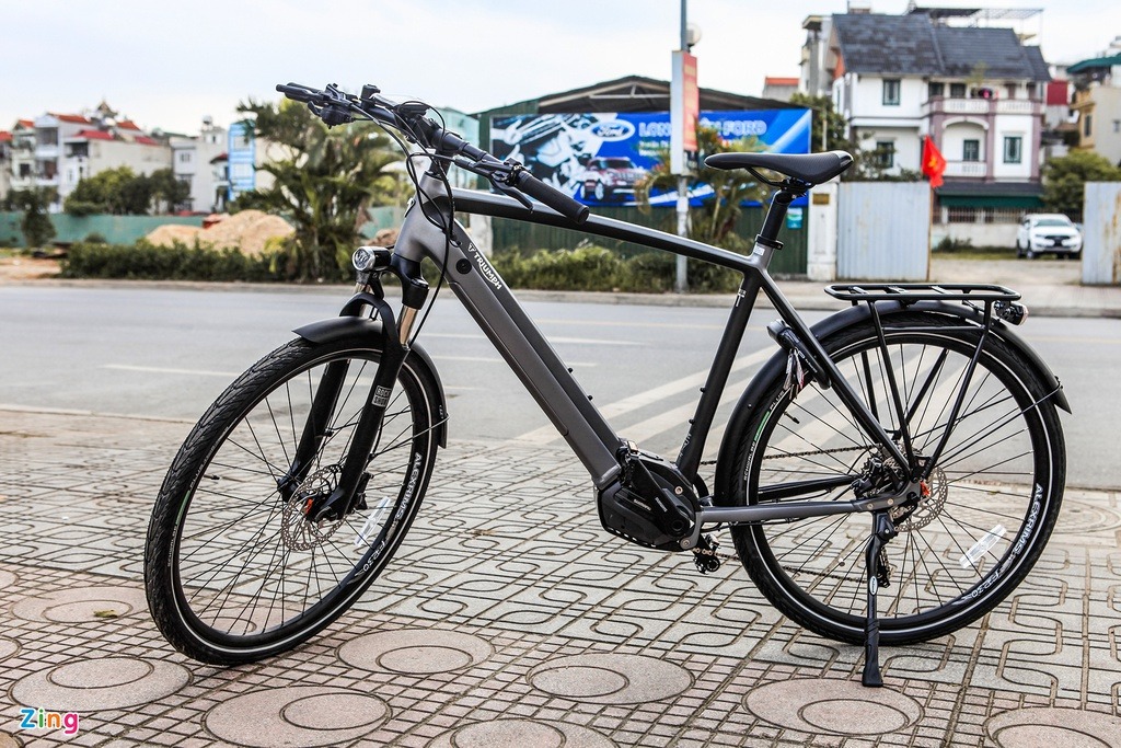 Chi tiết xe đạp Triumph Trekker GT giá hơn 100 triệu đồng tại Việt Nam. 