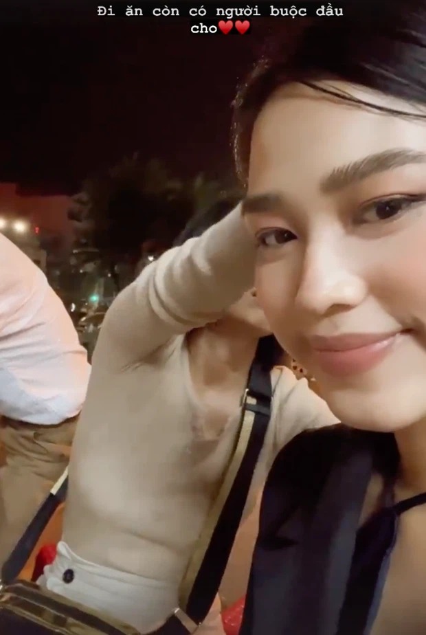 Gương mặt khi đi ăn vỉa hè Gương mặt khi đi ăn vỉa hè