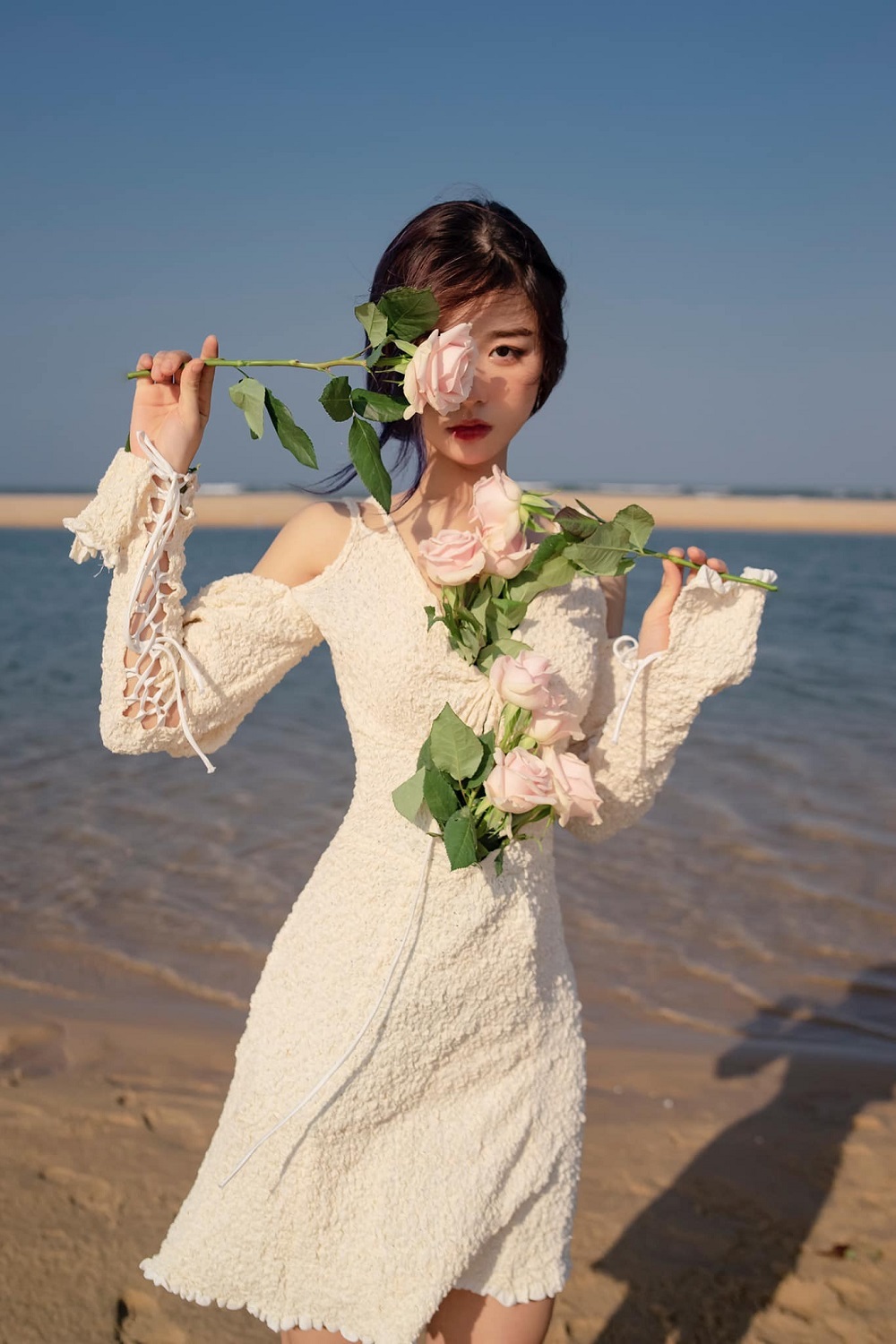 Trong quá khứ, Phan Hằng từng nổi tiếng với màn 'dậy thì thành công'. Từ một cô gái đen nhẻm, gầy gò, Phan Hằng của hiện tại thực sự quá xinh đẹp với phong cách hàng thơ.