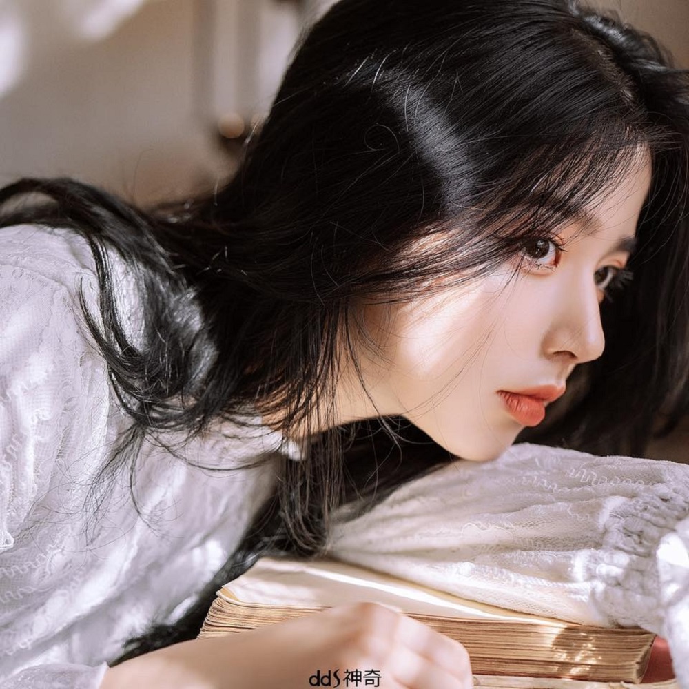 Trước khi được biết đến là hotgirl nổi tiếng nhất trường, Phan Hằng vốn là một hotface đình đám, sở hữu lượng người theo dõi 'khủng' trên mạng xã hội. 