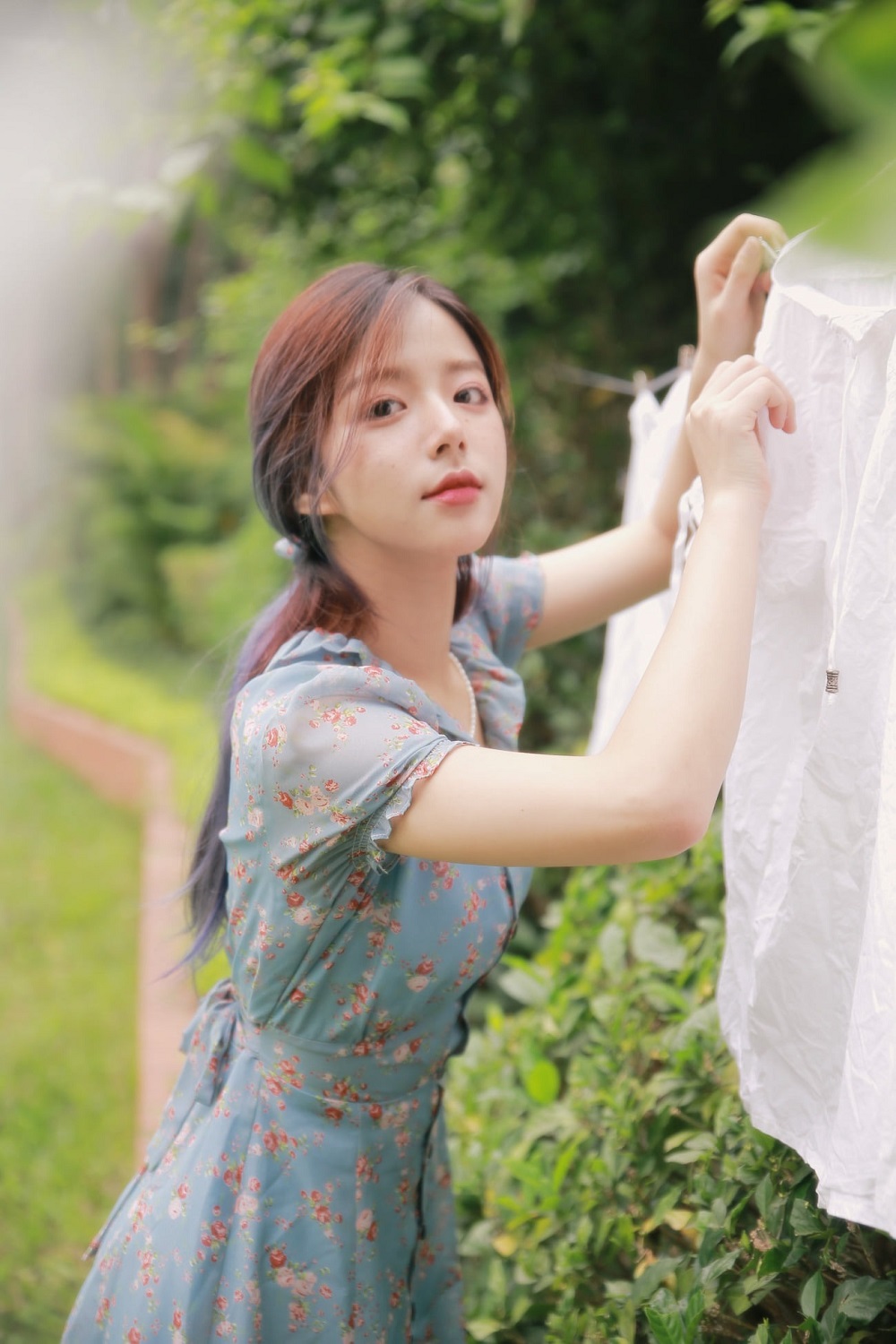 Hiện tại ngoài việc học tập, Phan Hằng còn là một mẫu ảnh được nhiều nhãn hàng 'chọn mặt gửi vàng'. 