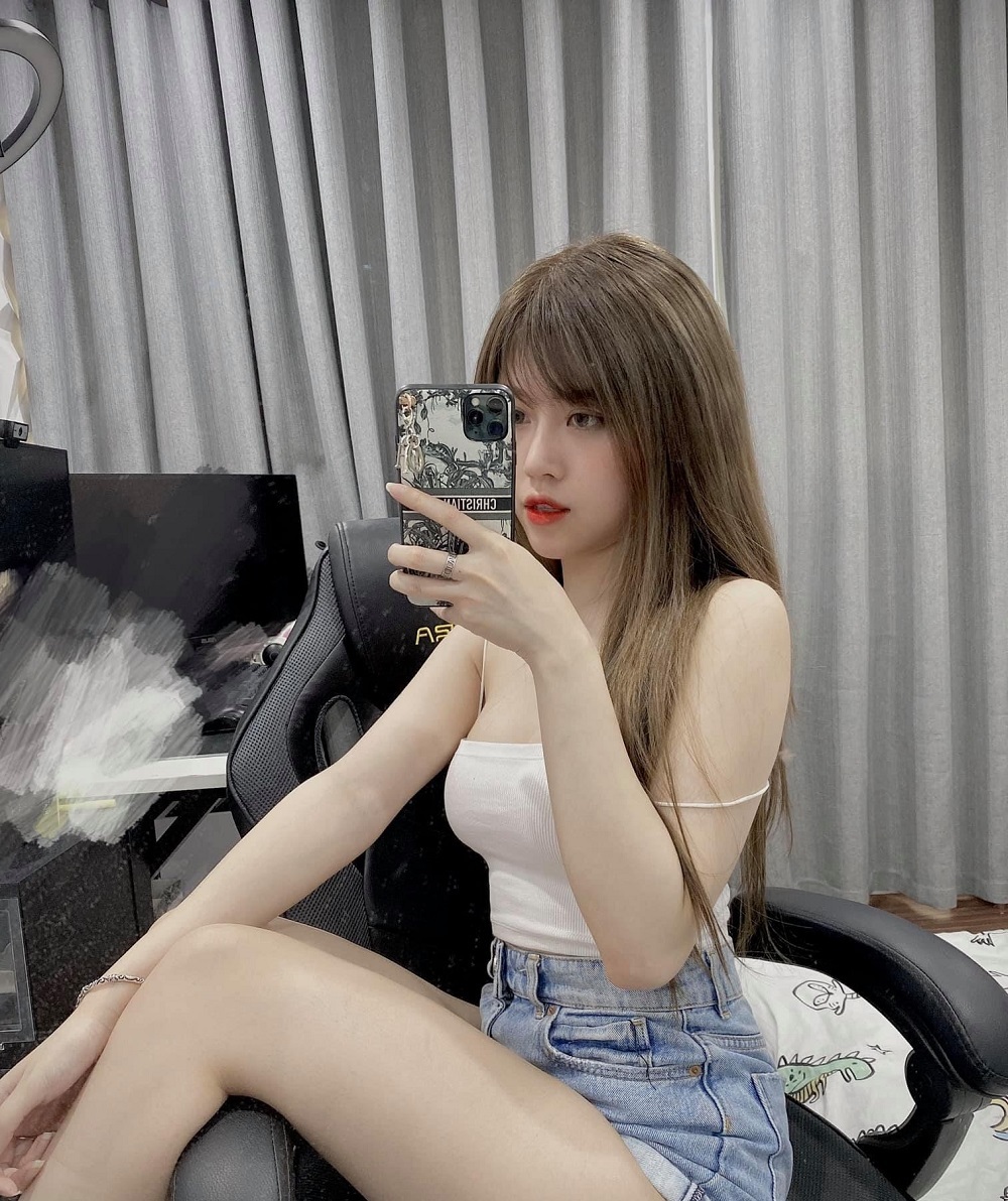 Thủy Tiên theo đuổi phong cách quyến rũ (ảnh FBNV)