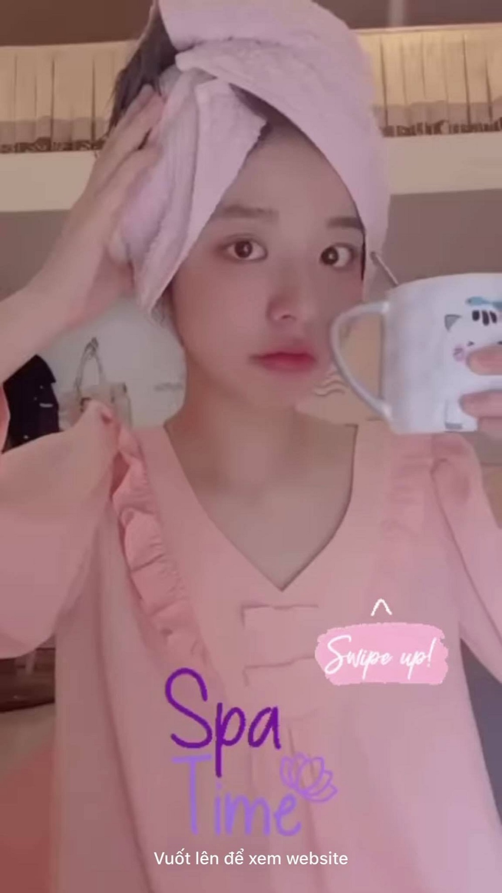 Mặt mộc đáng ngưỡng mộ của Phan Hằng (ảnh chụp màn hình)