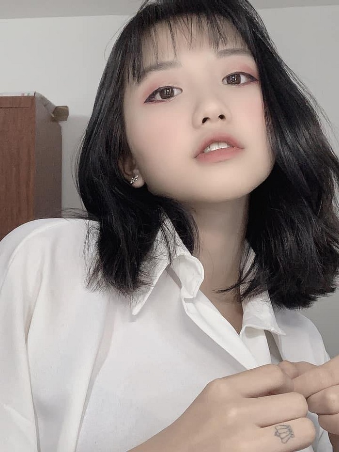 Cô nàng hotgirl 17 tuổi không ngại 'cởi' trên mạng xã hội (ảnh FBNV)