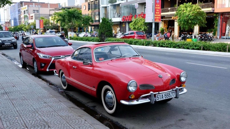 Xe cổ Volkswagen Karmann Ghia rao giá hơn 900 triệu đồng tại Việt Nam.