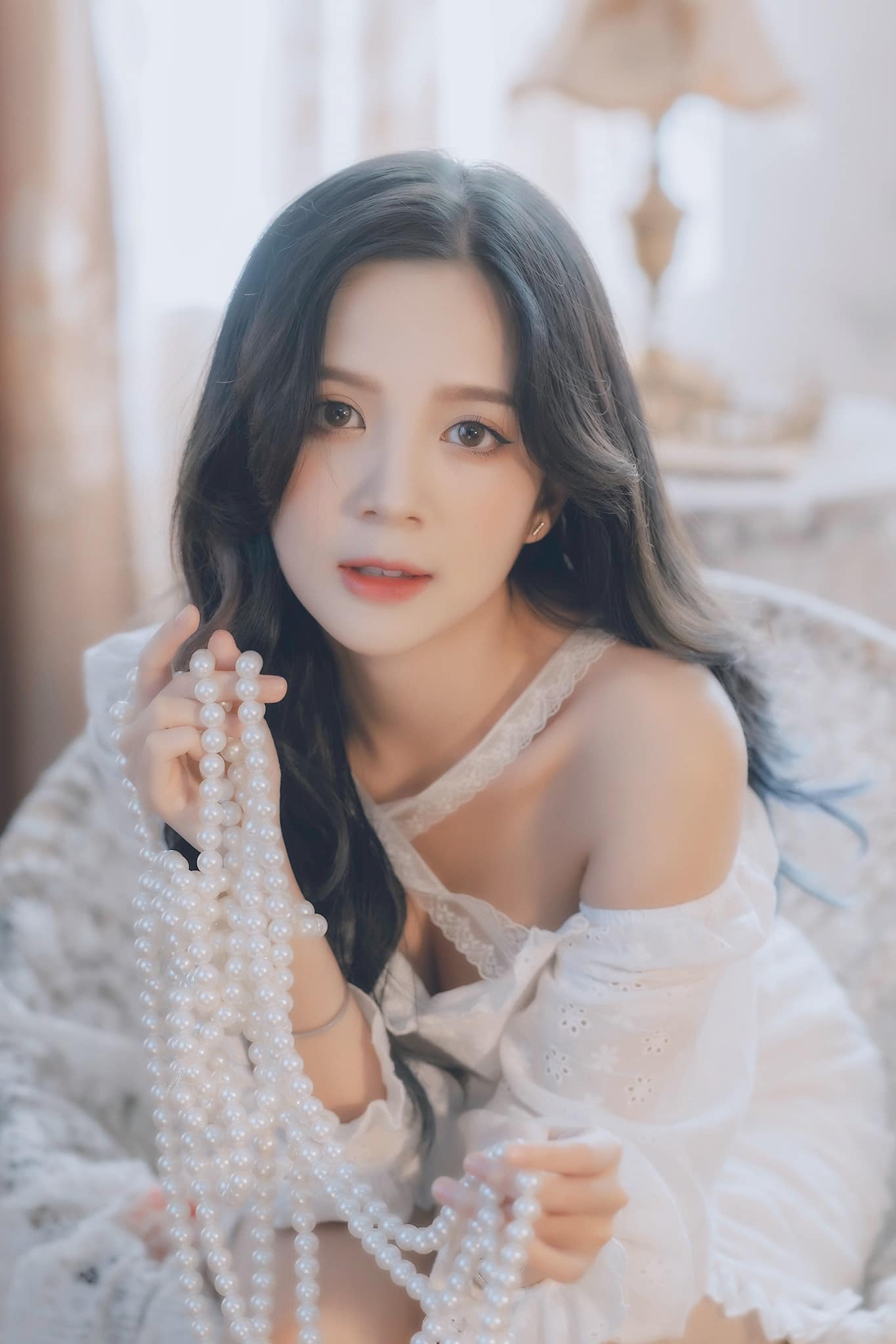 Nguyễn Hoàng Ngọc Huyền (sinh năm 1997, Hà Nội), cô nàng thu hút sự chú ý của người đối diện nhờ gương mặt xinh đẹp, nụ cười duyên dáng. 