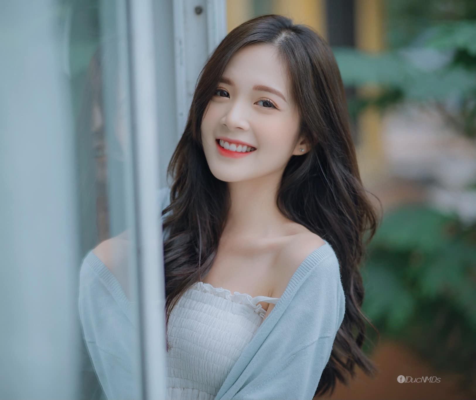 Ngọc Huyền lần đầu được biết đến với vai trò mẫu ảnh, thường xuyên xuất hiện trên mặt báo với cường độ dày đặc. Thời điểm đó, dù mới chỉ là sinh viên xong, nàng hotgirl đã có nguồn thu nhập ổn định.