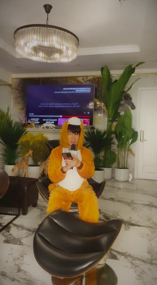 Nathan Lee livestream nói thật về nhiều nghệ sĩ Nathan Lee livestream nói thật về nhiều nghệ sĩ