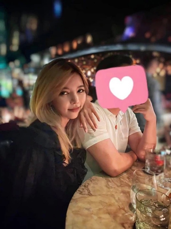 Đăng ảnh che mặt gây tò mò Đăng ảnh che mặt gây tò mò