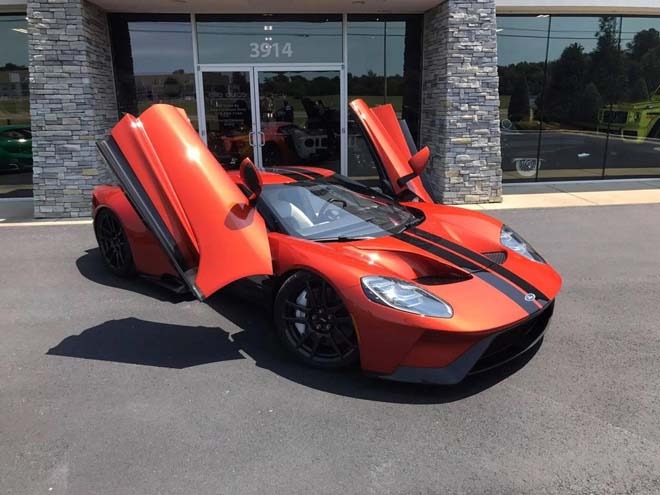 Siêu xe 'kén khách' Ford GT sắp về Việt Nam, chiếc xe đầu tiên về nước dự kiến có màu sơn ngoại thất đỏ và được nhập khẩu dưới dạng không chính hãng.
