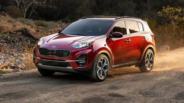 Chính thức ra mắt Kia Sportage phiên bản mới. Tuy nhiên, lần này màn ra mắt lại được nhận xét là khó hiểu khi Kia Sportage đời mới hứa hẹn chỉ còn cách ngày ra mắt chính thức một vài tuần nhưng thế hệ cũ vẫn được bổ sung thêm một phiên bản mới...