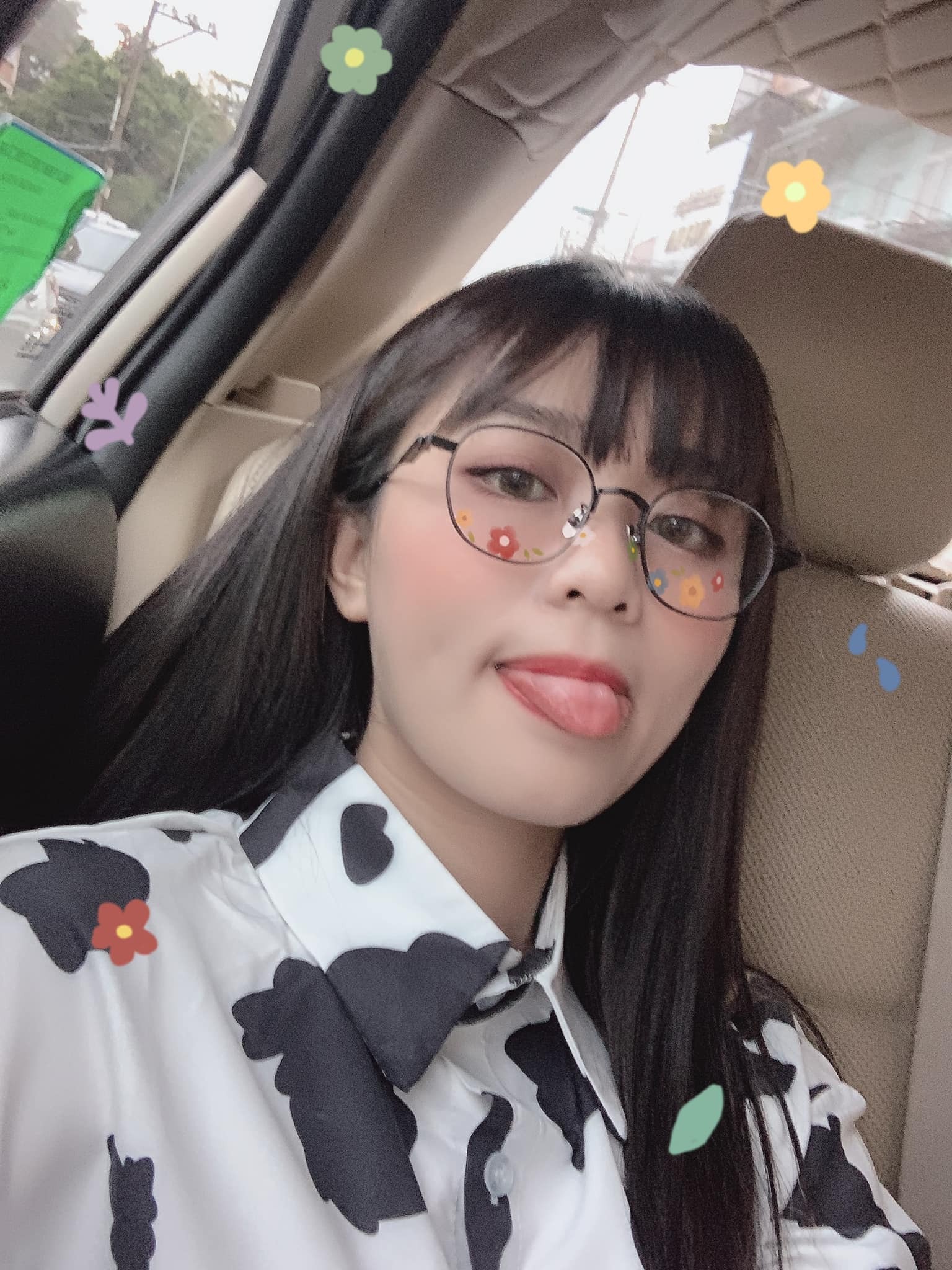 Filter hoa cỏ cũng được nữ streamer sử dụng thường xuyên