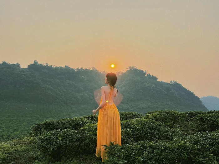 Khoảnh khắc hoàng hôn lãng mạn của hotgirl Tik Tok