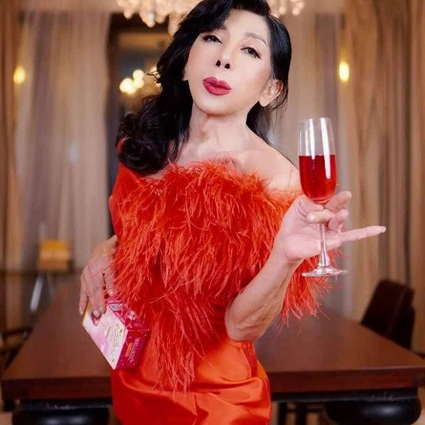 Hình ảnh khác lạ của người phụ nữ chuyển giới Hình ảnh khác lạ của người phụ nữ chuyển giới