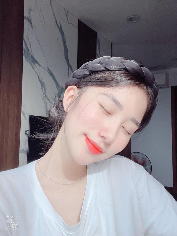 Loạt ảnh cực 'mlem' của hot girl nhún nhảy remix 'Hạ còn vương nắng' 3 Loạt ảnh cực 'mlem' của hot girl nhún nhảy remix 'Hạ còn vương nắng' 3