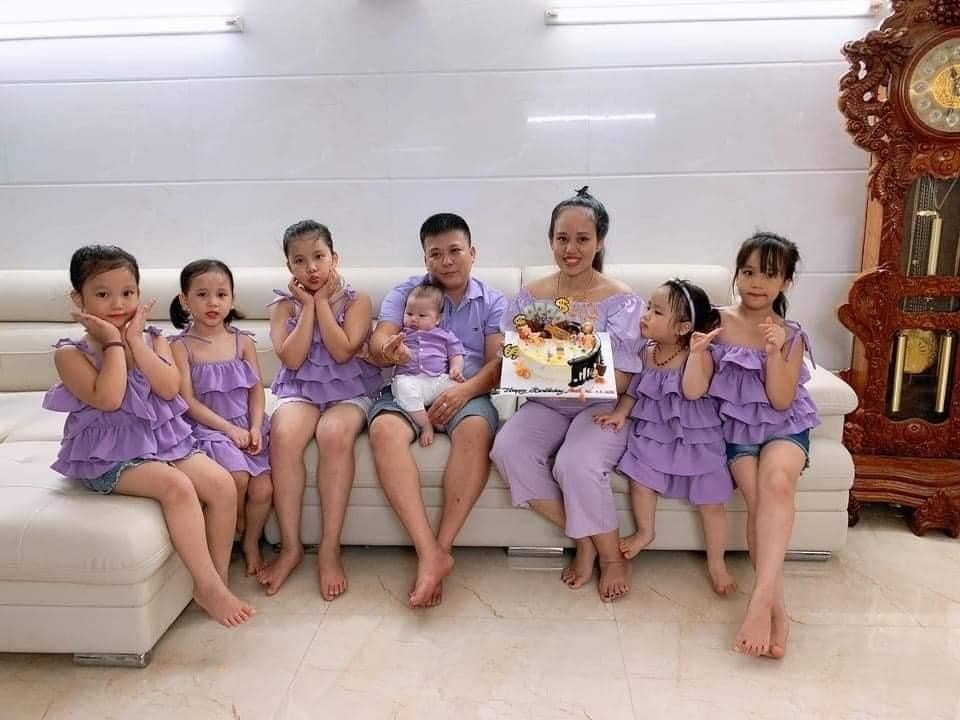 Cặp vợ chồng làm dậy sóng mạng xã hội khi sinh 5 gái 1 trai liền tù tì 5 Cặp vợ chồng làm dậy sóng mạng xã hội khi sinh 5 gái 1 trai liền tù tì 5