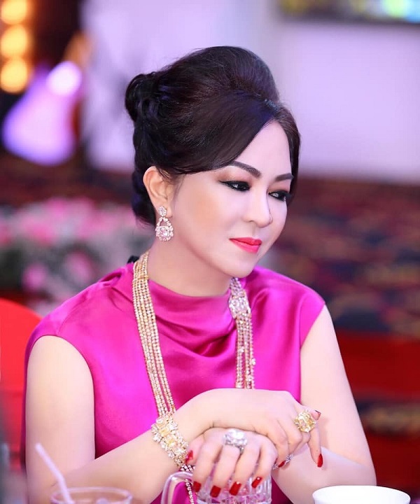 Không hứa suông, bà Nguyễn Phương Hằng 'chơi tất tay' cho mượn đất, hỗ trợ 1500 lít oxy mỗi ngày 3 Không hứa suông, bà Nguyễn Phương Hằng 'chơi tất tay' cho mượn đất, hỗ trợ 1500 lít oxy mỗi ngày 3