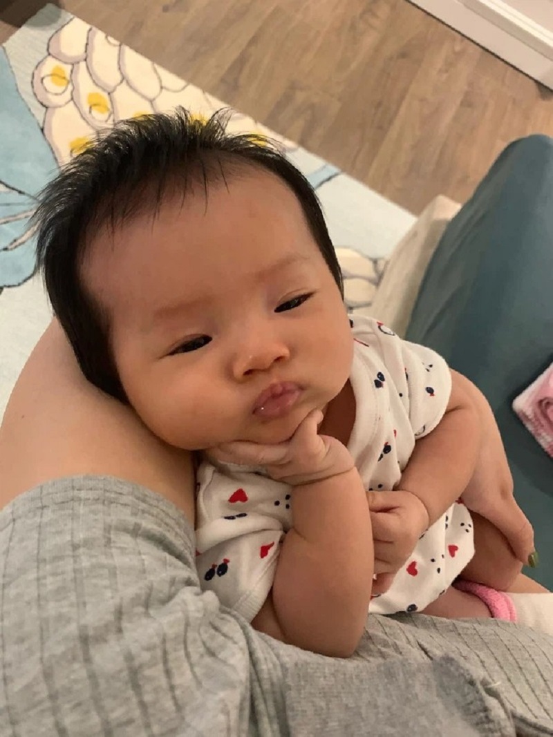 1 tháng tuổi, Suchin đã biết hóng chuyện với bố 1 tháng tuổi, Suchin đã biết hóng chuyện với bố