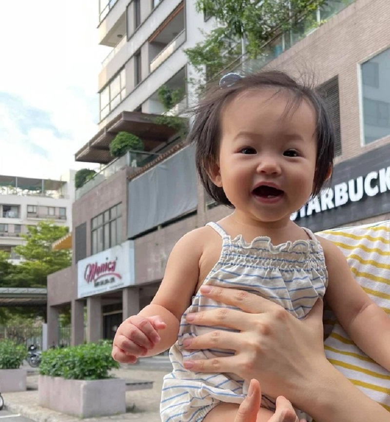 Loạt ảnh cực hiếm của ái nữ nhà Cường đô la gây 'sốt', 1 tháng đã có tố chất 'thiên tài' - Ảnh 1 Loạt ảnh cực hiếm của ái nữ nhà Cường đô la gây 'sốt', 1 tháng đã có tố chất 'thiên tài' - Ảnh 1