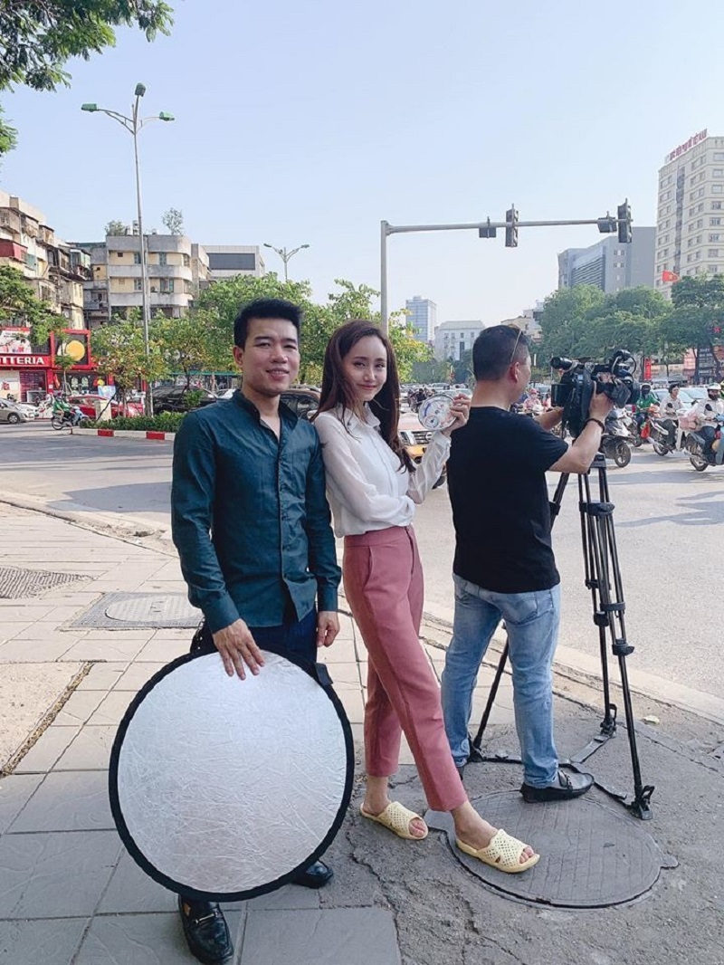 Loạt khoảnh khắc giận cameraman 'tím mặt' của hội trai xinh gái đẹp nhà VTV - Ảnh 1 Loạt khoảnh khắc giận cameraman 'tím mặt' của hội trai xinh gái đẹp nhà VTV - Ảnh 1
