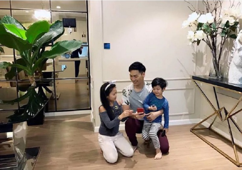 Tư gia có cây và trang trí theo phong cách cổ điển