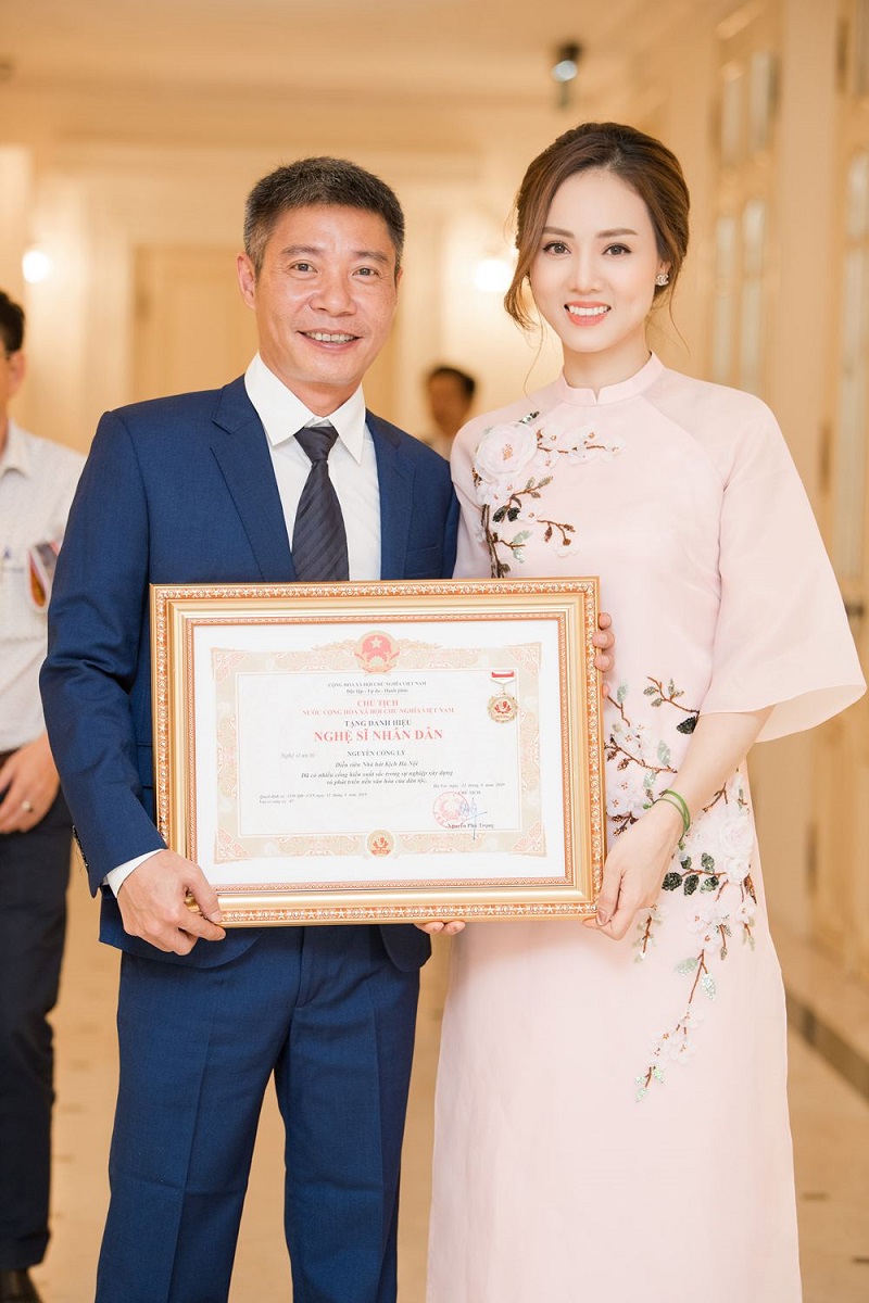 Vợ mới của Công Lý hốt hoảng báo tin dữ hậu chồng bị ngã nhập viện - Ảnh 1 Vợ mới của Công Lý hốt hoảng báo tin dữ hậu chồng bị ngã nhập viện - Ảnh 1