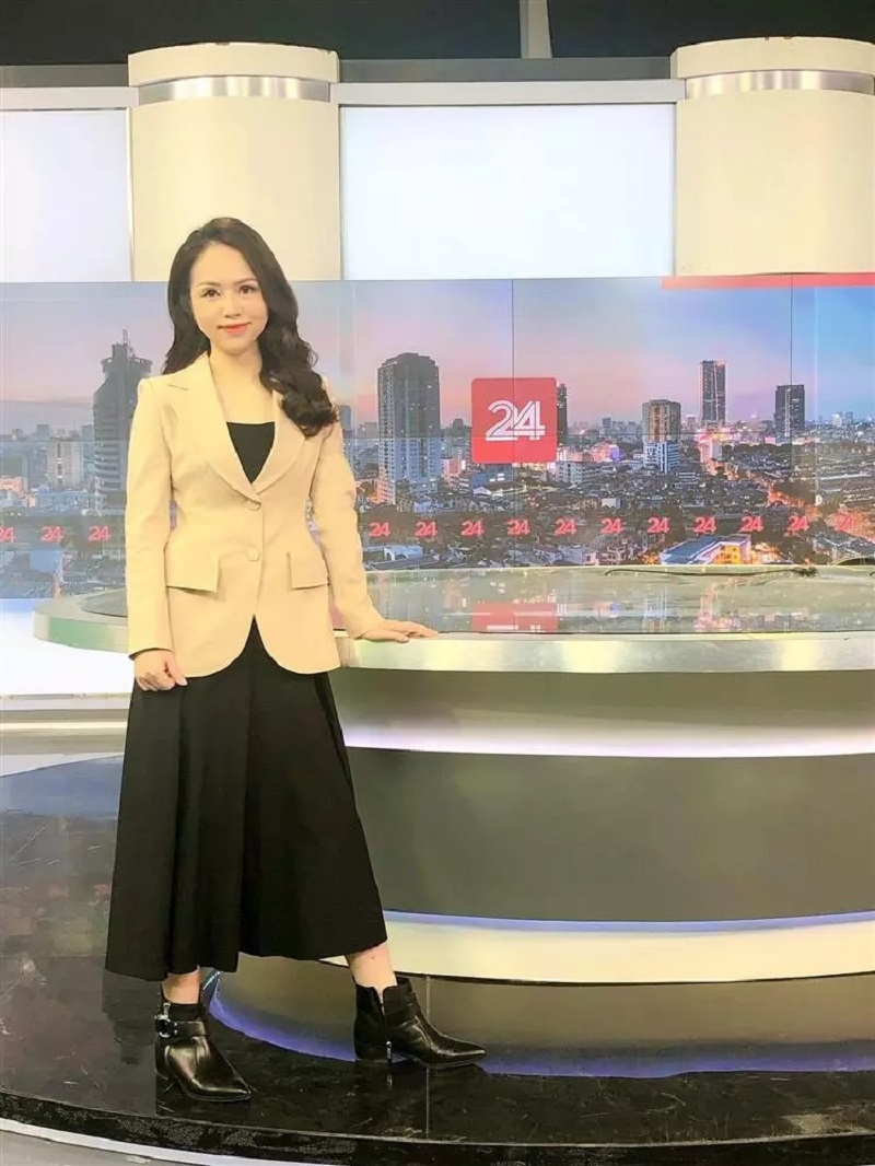 Tất tần tật về MC, BTV Hiền 'cua' - 'bà trùm cà khịa' nổi tiếng của VTV - Ảnh 3 Tất tần tật về MC, BTV Hiền 'cua' - 'bà trùm cà khịa' nổi tiếng của VTV - Ảnh 3