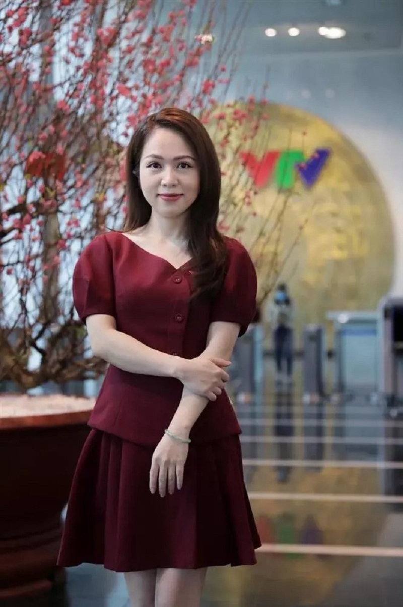 Tất tần tật về MC, BTV Hiền 'cua' - 'bà trùm cà khịa' nổi tiếng của VTV - Ảnh 2 Tất tần tật về MC, BTV Hiền 'cua' - 'bà trùm cà khịa' nổi tiếng của VTV - Ảnh 2