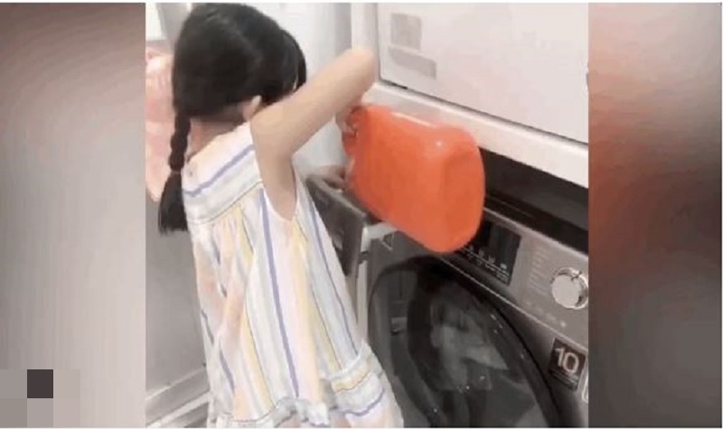 Bảo mẫu tiết lộ con gái cố diễn viên Mai Phương thay đổi chóng mặt hậu mất mẹ - Ảnh 2