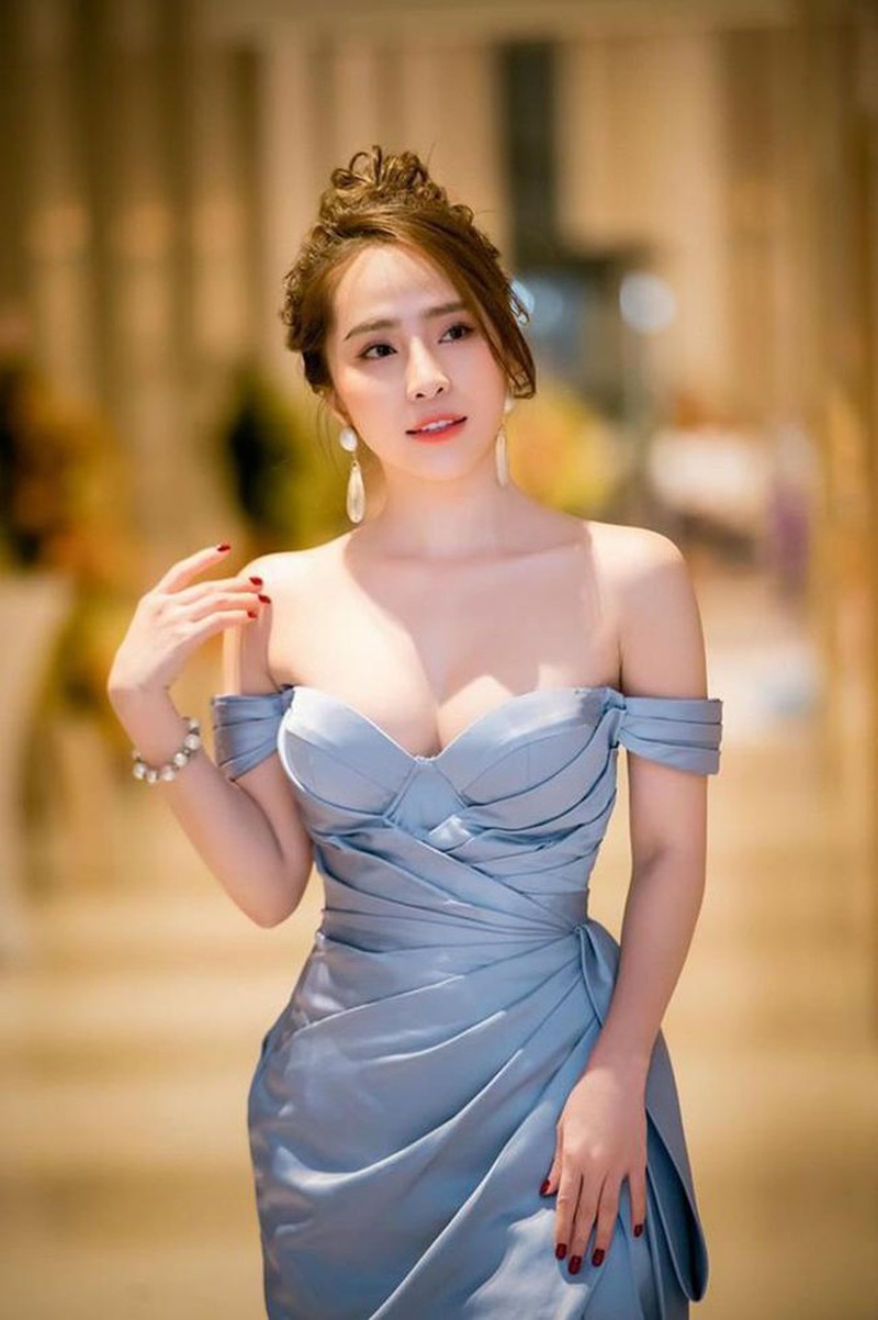 Loạt mỹ nhân VTV so kè nhan sắc: Người hạnh phúc đủ đầy, người vẫn lẻ bóng - Ảnh 8 Loạt mỹ nhân VTV so kè nhan sắc: Người hạnh phúc đủ đầy, người vẫn lẻ bóng - Ảnh 8