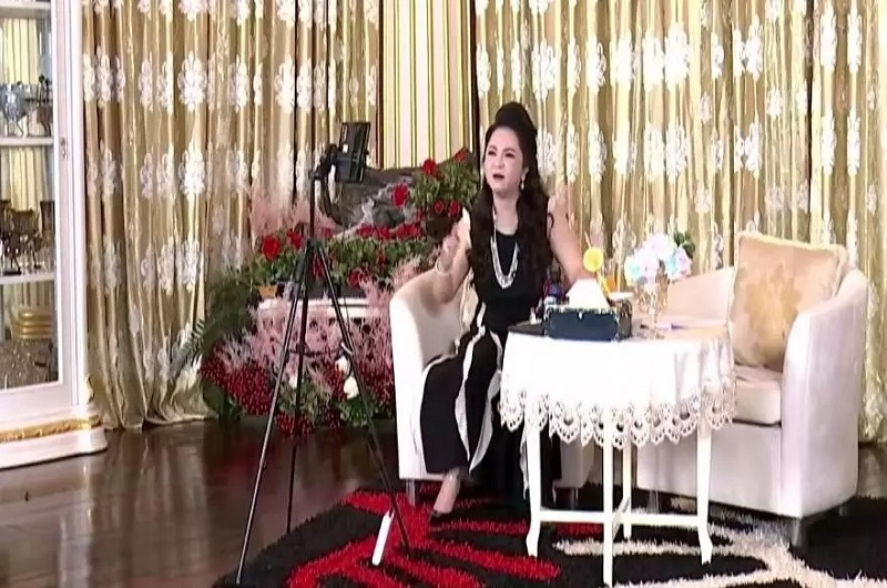 Nathan Lee ngượng ngùng, Xuân Trường, Nam Em bị bắt quả tang lén làm điều này với bà Phương Hằng 2 Nathan Lee ngượng ngùng, Xuân Trường, Nam Em bị bắt quả tang lén làm điều này với bà Phương Hằng 2