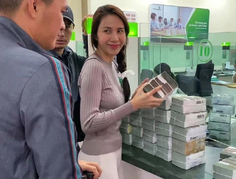 Vén màn lý do Thủy Tiên khóc tức tưởi, bà Phương Hằng chỉ là giọt nước tràn ly 3 Vén màn lý do Thủy Tiên khóc tức tưởi, bà Phương Hằng chỉ là giọt nước tràn ly 3