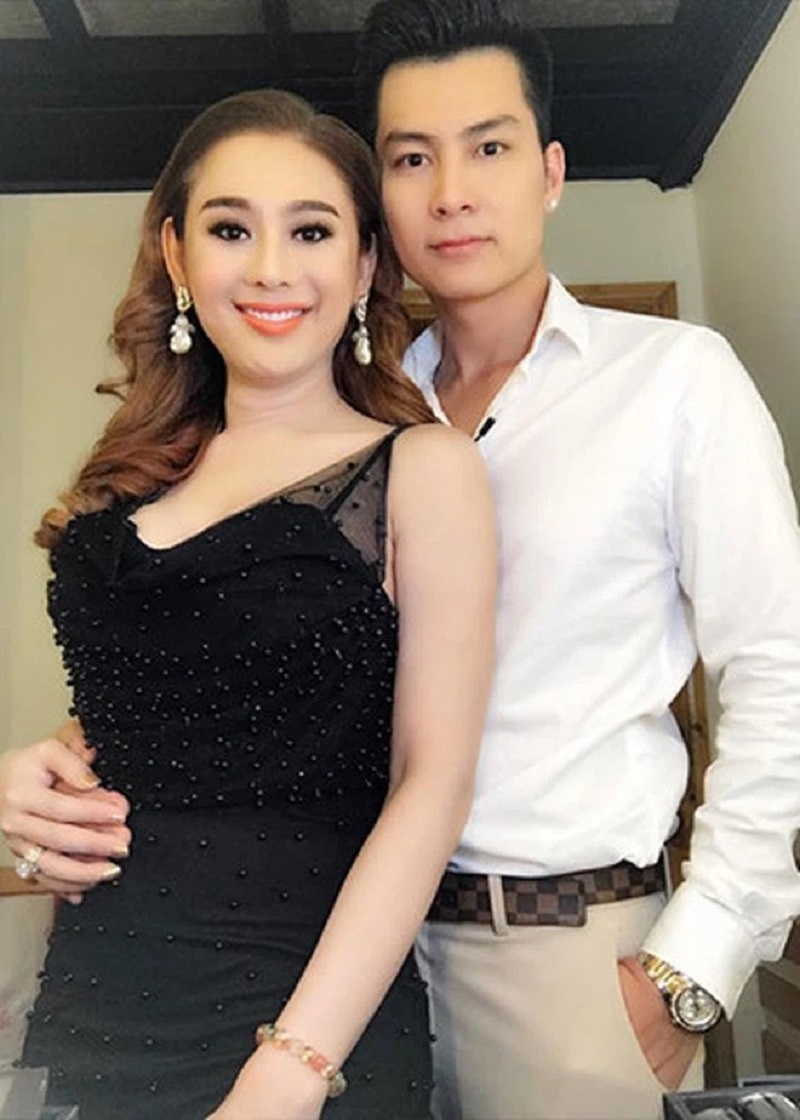 Lâm Khánh Chi vướng nghi vấn bỏ chồng trẻ sau 3 năm chung sống 5 Lâm Khánh Chi vướng nghi vấn bỏ chồng trẻ sau 3 năm chung sống 5