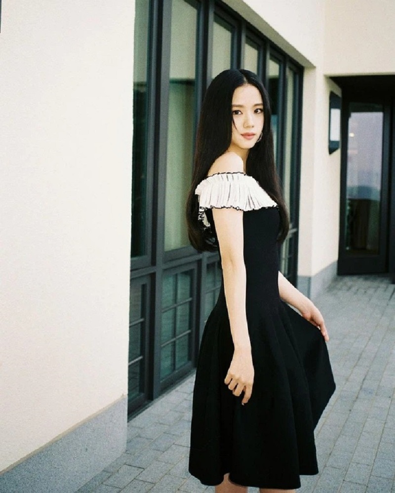 Ngất ngây nhan sắc hậu trường của Jisoo (BLACKPINK), chỉ thay đổi một thứ mà hút mọi ánh nhìn - Ảnh 4 Ngất ngây nhan sắc hậu trường của Jisoo (BLACKPINK), chỉ thay đổi một thứ mà hút mọi ánh nhìn - Ảnh 4