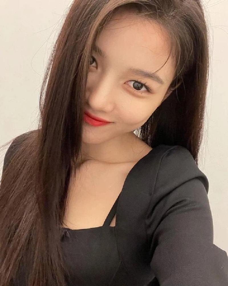 Lâu lâu nàng thơ Kim Yoo Jung lại táo bạo khiến hội anh em khó rời mắt - Ảnh 2 Lâu lâu nàng thơ Kim Yoo Jung lại táo bạo khiến hội anh em khó rời mắt - Ảnh 2