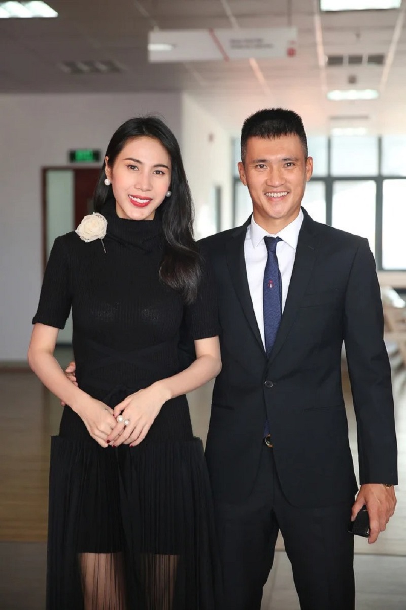 Mạnh thường quân tố Thủy Tiên cho leo cây, 'bóc' kịch bản từ thiện bất ngờ 4 Mạnh thường quân tố Thủy Tiên cho leo cây, 'bóc' kịch bản từ thiện bất ngờ 4