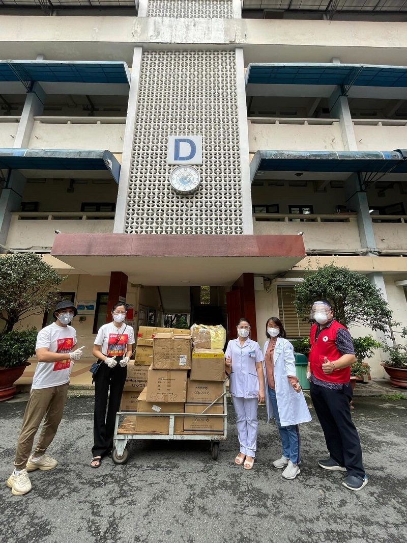Kệ bà Phương Hằng réo tên cùng 'thế lực ngầm' 'bóc phốt', mẹ Hồ Ngọc Hà có thái độ lạ 6 Kệ bà Phương Hằng réo tên cùng 'thế lực ngầm' 'bóc phốt', mẹ Hồ Ngọc Hà có thái độ lạ 6